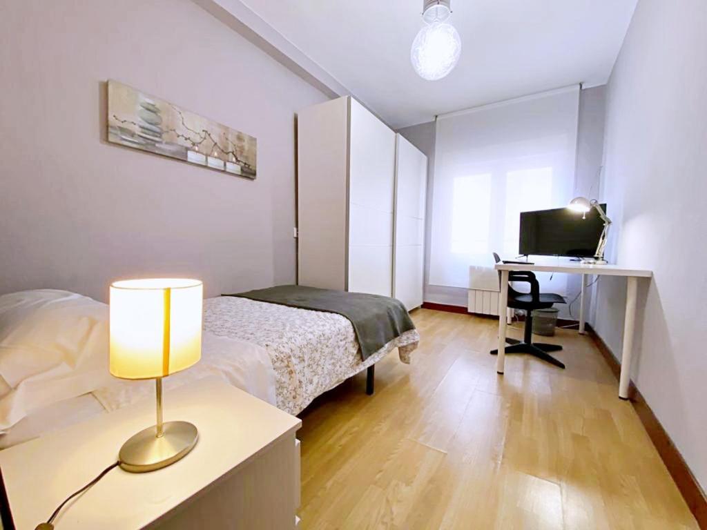 Apartamentos Milán 1 wifi y parking gratuito Oviedo Exterior foto