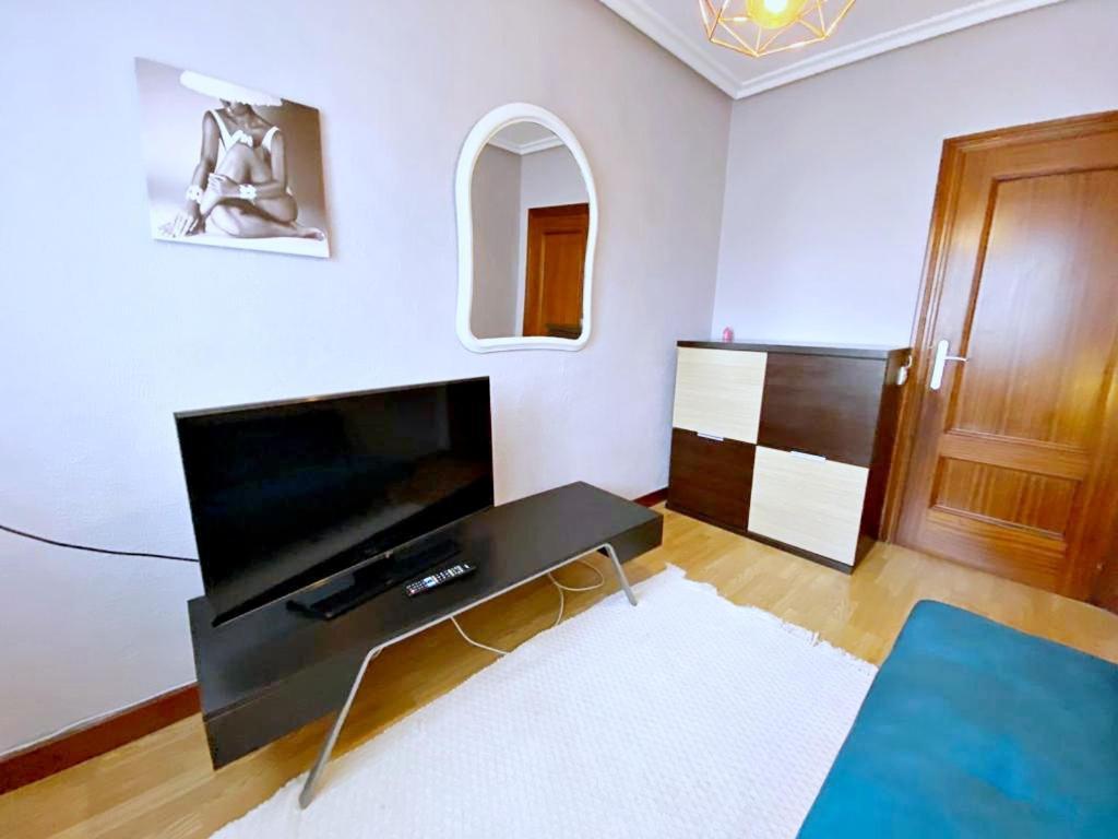 Apartamentos Milán 1 wifi y parking gratuito Oviedo Exterior foto